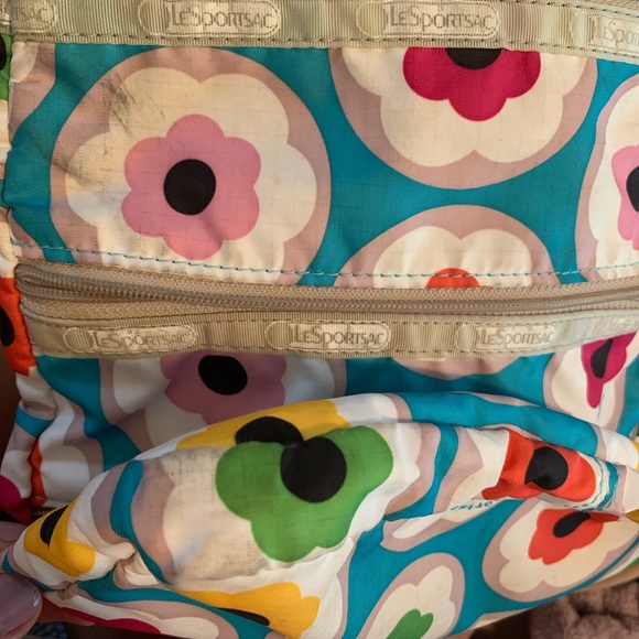 LeSportsac flower bag!! - Picture 7 of 7
